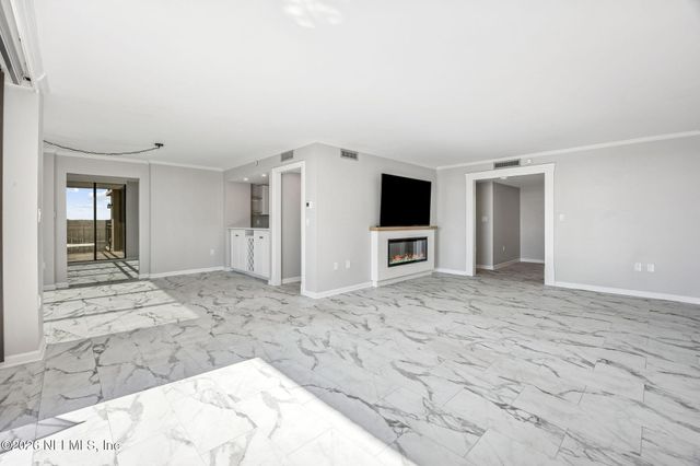 4401 LAKESIDE Drive 804, Jacksonville, FL 32210