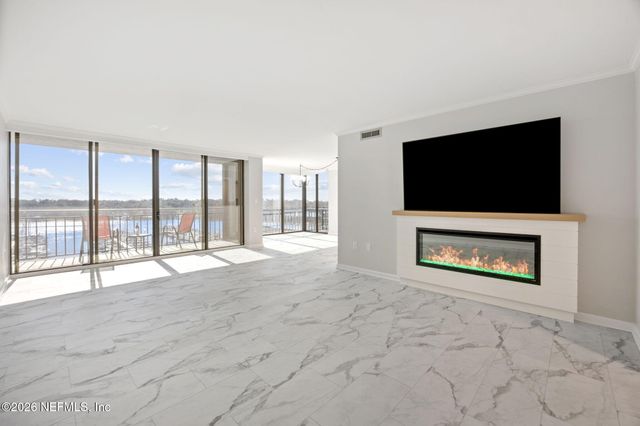 4401 LAKESIDE Drive 804, Jacksonville, FL 32210