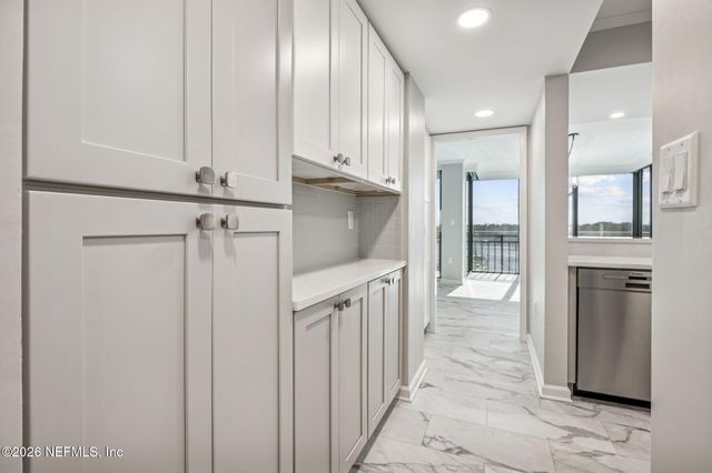 4401 LAKESIDE Drive 804, Jacksonville, FL 32210