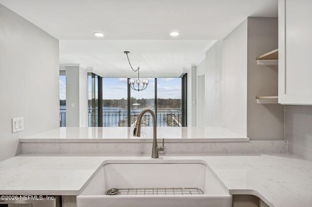 4401 LAKESIDE Drive 804, Jacksonville, FL 32210