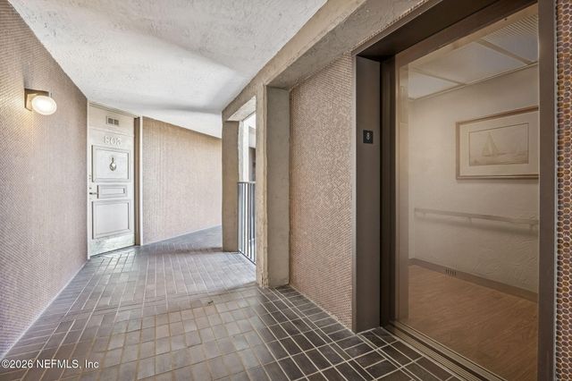 4401 LAKESIDE Drive 804, Jacksonville, FL 32210