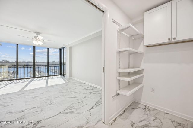 4401 LAKESIDE Drive 804, Jacksonville, FL 32210