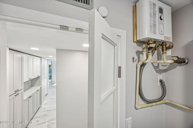 4401 LAKESIDE Drive 804, Jacksonville, FL 32210