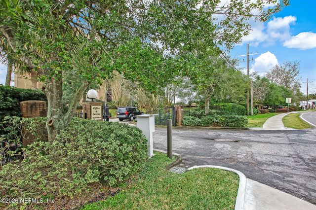 4401 LAKESIDE Drive 804, Jacksonville, FL 32210