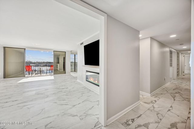 4401 LAKESIDE Drive 804, Jacksonville, FL 32210