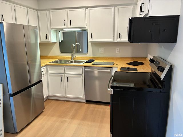 310 30th Avenue Ct Apt 5, Moline, IL 61265