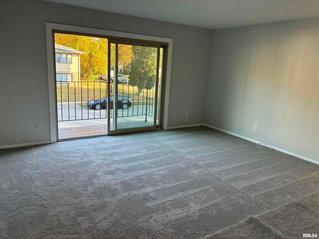 310 30th Avenue Ct Apt 5, Moline, IL 61265