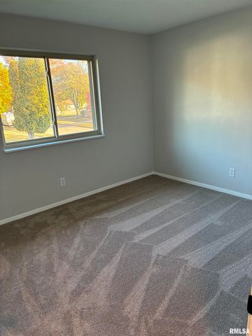 310 30th Avenue Ct Apt 5, Moline, IL 61265