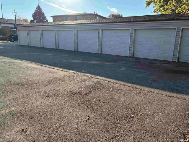 310 30th Avenue Ct Apt 5, Moline, IL 61265