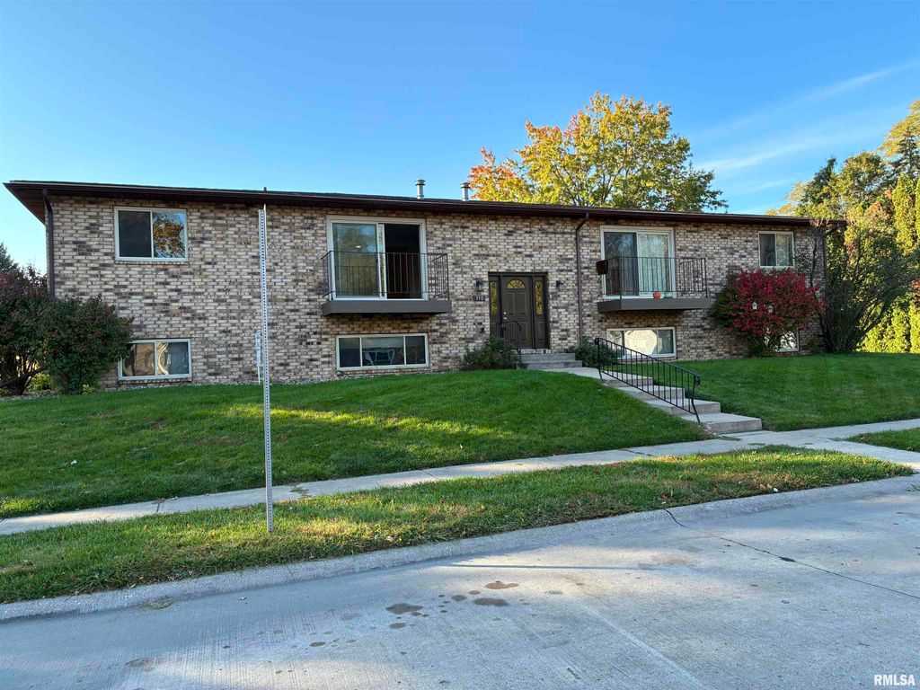 310 30th Avenue Ct Apt 5, Moline, IL 61265
