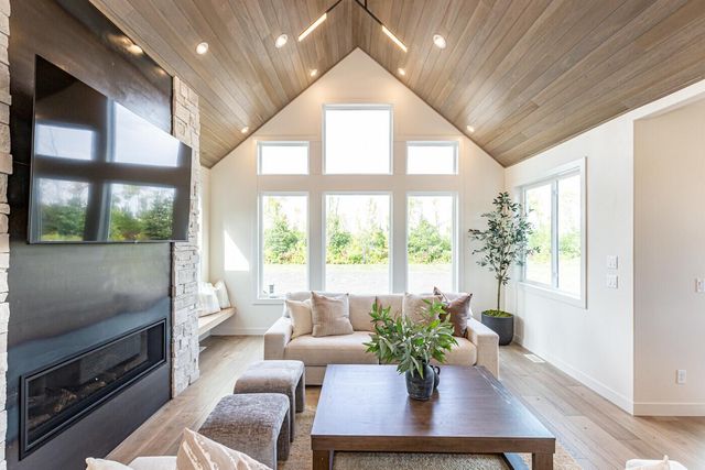 5615 31st Street S, Fargo, ND 58104