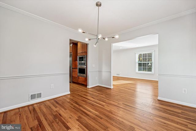 8701 SLEEPY HOLLOW LN, Potomac, MD 20854