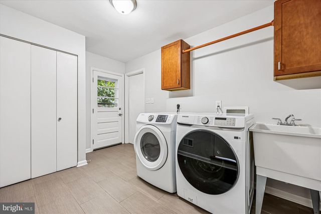 8701 SLEEPY HOLLOW LN, Potomac, MD 20854