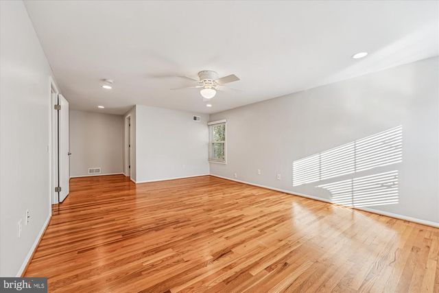 8701 SLEEPY HOLLOW LN, Potomac, MD 20854