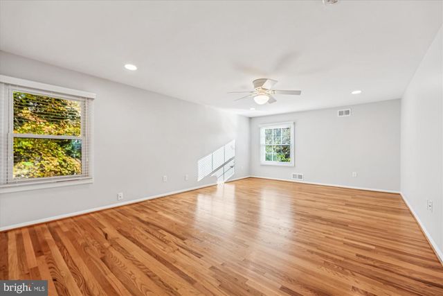 8701 SLEEPY HOLLOW LN, Potomac, MD 20854