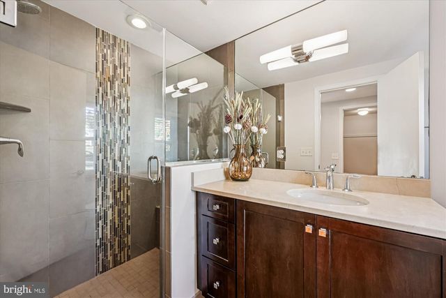 8701 SLEEPY HOLLOW LN, Potomac, MD 20854