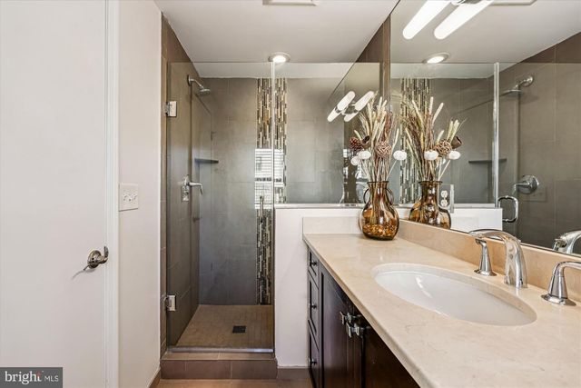 8701 SLEEPY HOLLOW LN, Potomac, MD 20854