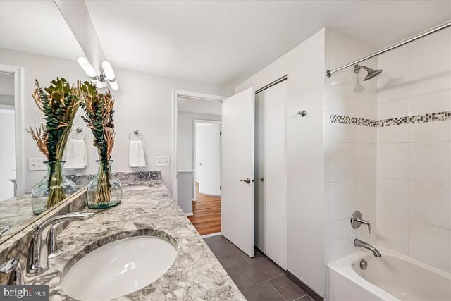 8701 SLEEPY HOLLOW LN, Potomac, MD 20854