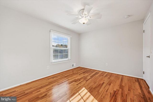 8701 SLEEPY HOLLOW LN, Potomac, MD 20854