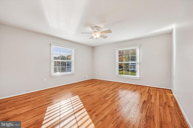 8701 SLEEPY HOLLOW LN, Potomac, MD 20854