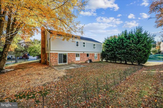 8701 SLEEPY HOLLOW LN, Potomac, MD 20854