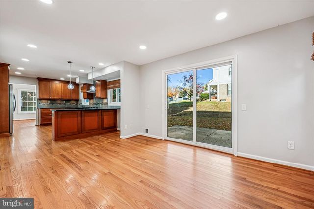 8701 SLEEPY HOLLOW LN, Potomac, MD 20854