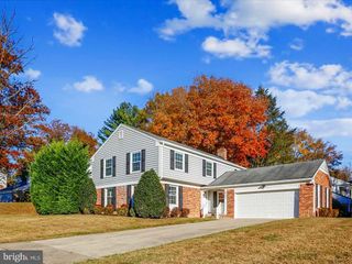 8701 SLEEPY HOLLOW LN, Potomac, MD 20854