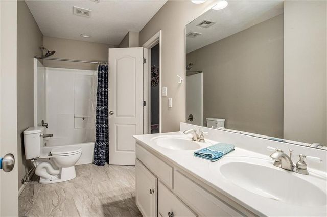3409 NW Nautical Court, Blue Springs, MO 64015