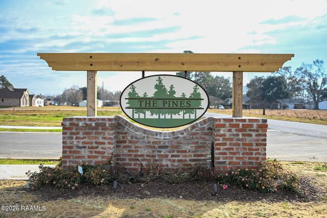 121 Crooked Pine Lane, Scott, LA 70583