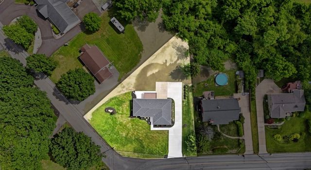 47 Tidball Rd, Robinson Twp, PA 15205