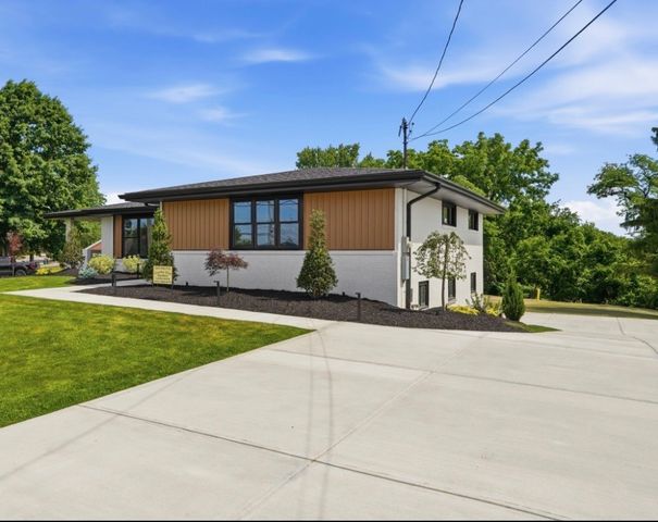 47 Tidball Rd, Robinson Twp, PA 15205