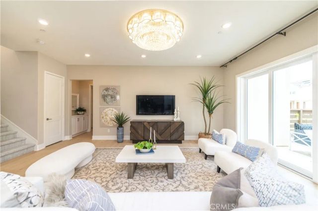 62 Cartwheel, Irvine, CA 92618