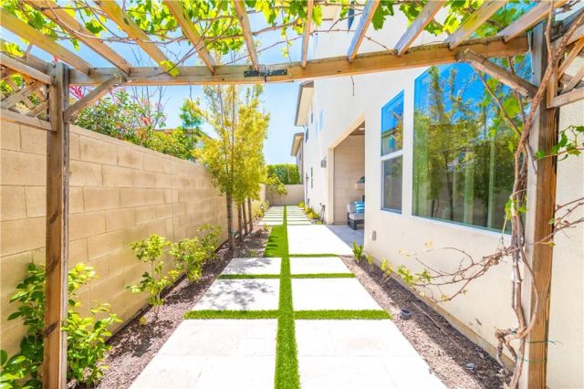 62 Cartwheel, Irvine, CA 92618