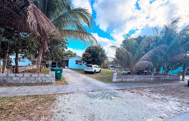 1086 NW 101st St, Miami, FL 33150