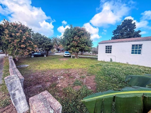 1086 NW 101st St, Miami, FL 33150