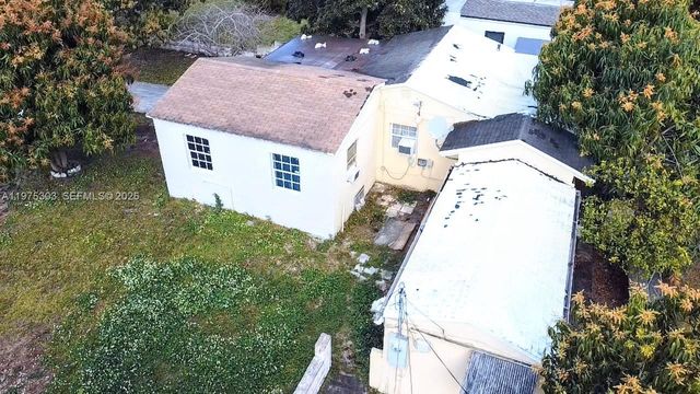 1086 NW 101st St, Miami, FL 33150