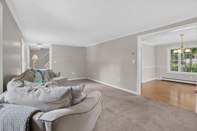 2 Queensway Circle, Nashua, NH 03062