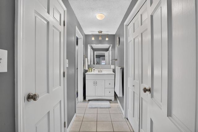 2 Queensway Circle, Nashua, NH 03062