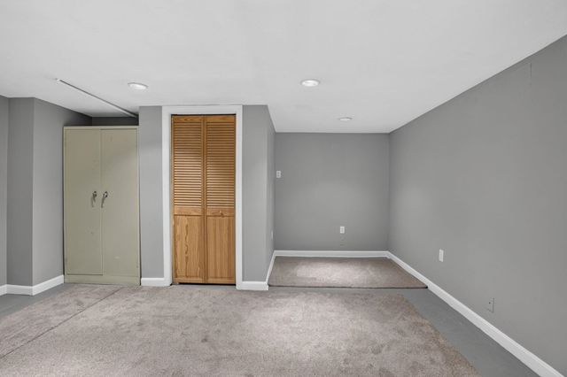 2 Queensway Circle, Nashua, NH 03062