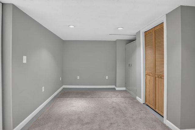 2 Queensway Circle, Nashua, NH 03062