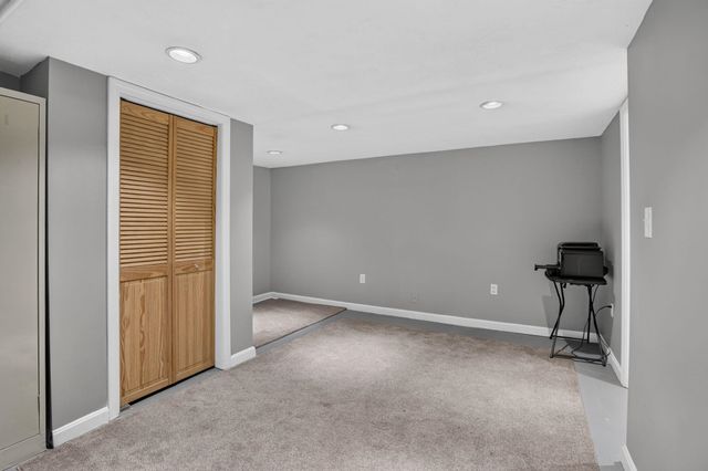 2 Queensway Circle, Nashua, NH 03062