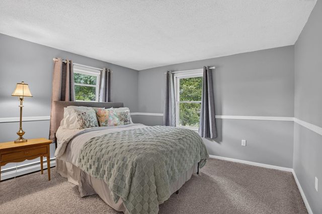 2 Queensway Circle, Nashua, NH 03062