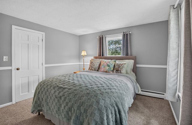2 Queensway Circle, Nashua, NH 03062