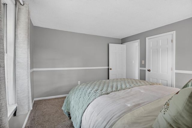 2 Queensway Circle, Nashua, NH 03062