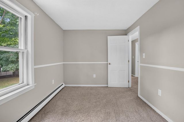 2 Queensway Circle, Nashua, NH 03062