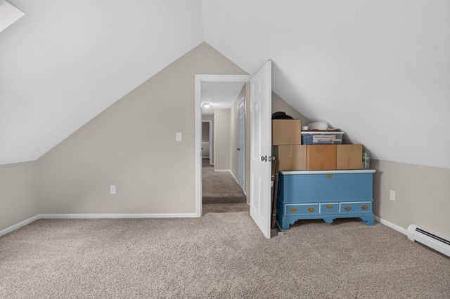 2 Queensway Circle, Nashua, NH 03062