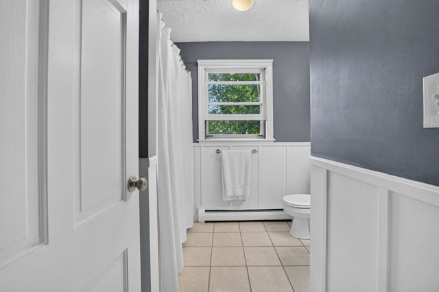 2 Queensway Circle, Nashua, NH 03062