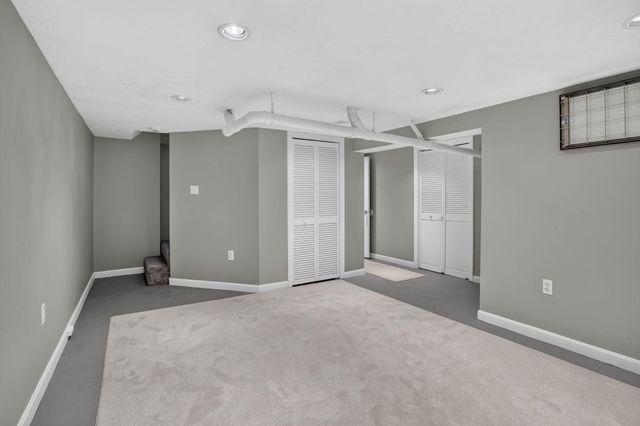 2 Queensway Circle, Nashua, NH 03062
