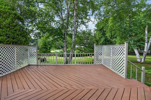 2 Queensway Circle, Nashua, NH 03062