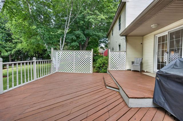 2 Queensway Circle, Nashua, NH 03062